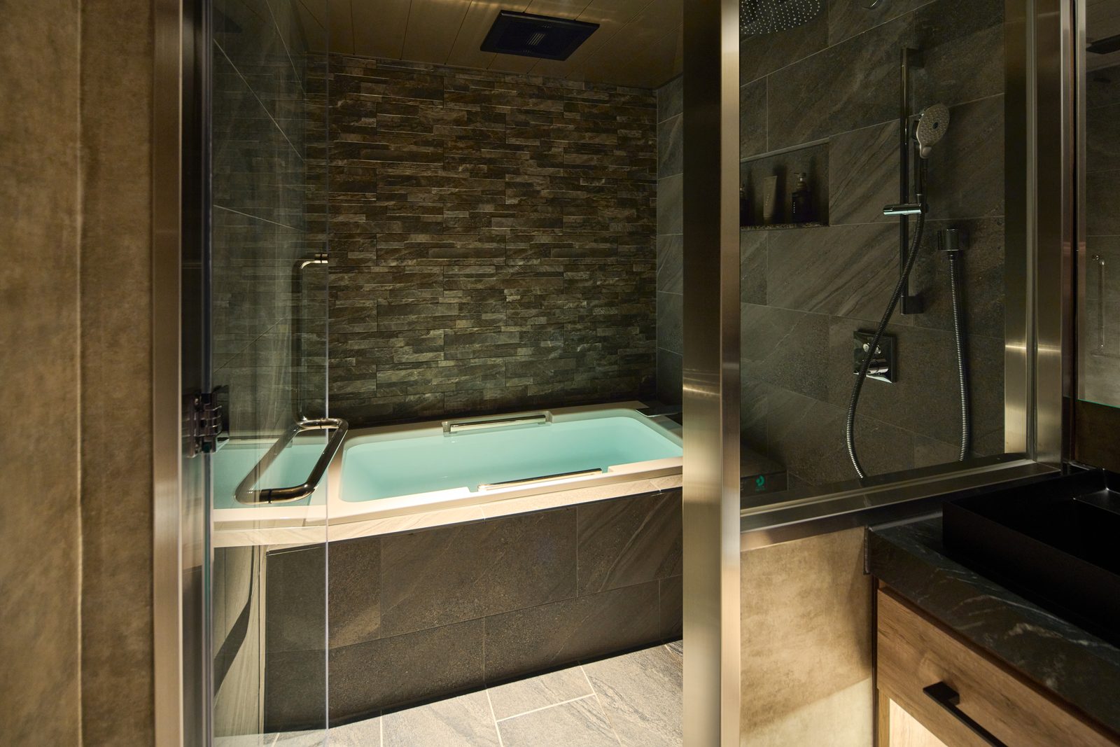 Deluxe Twin bath 1