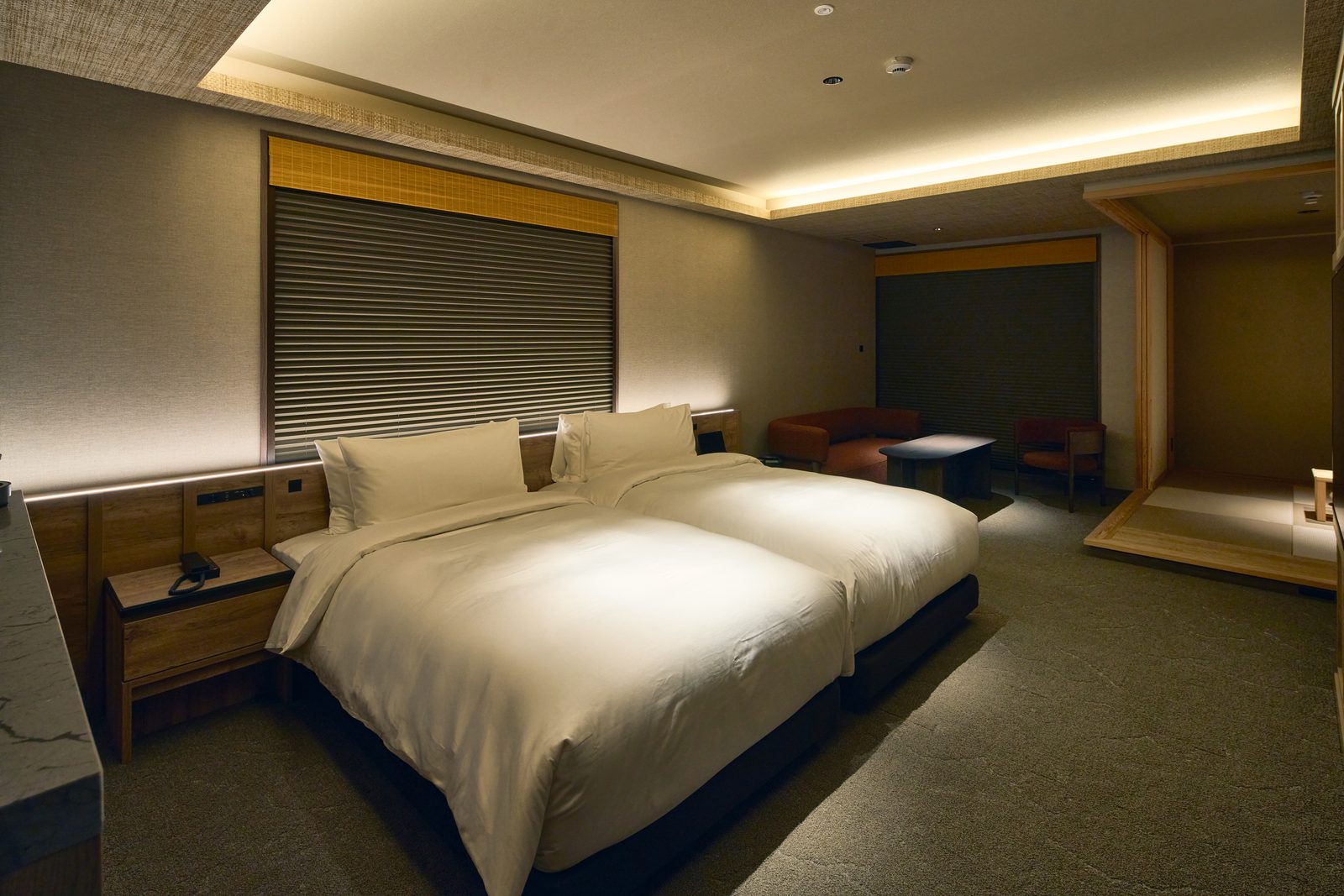 Deluxe Twin bedroom 2