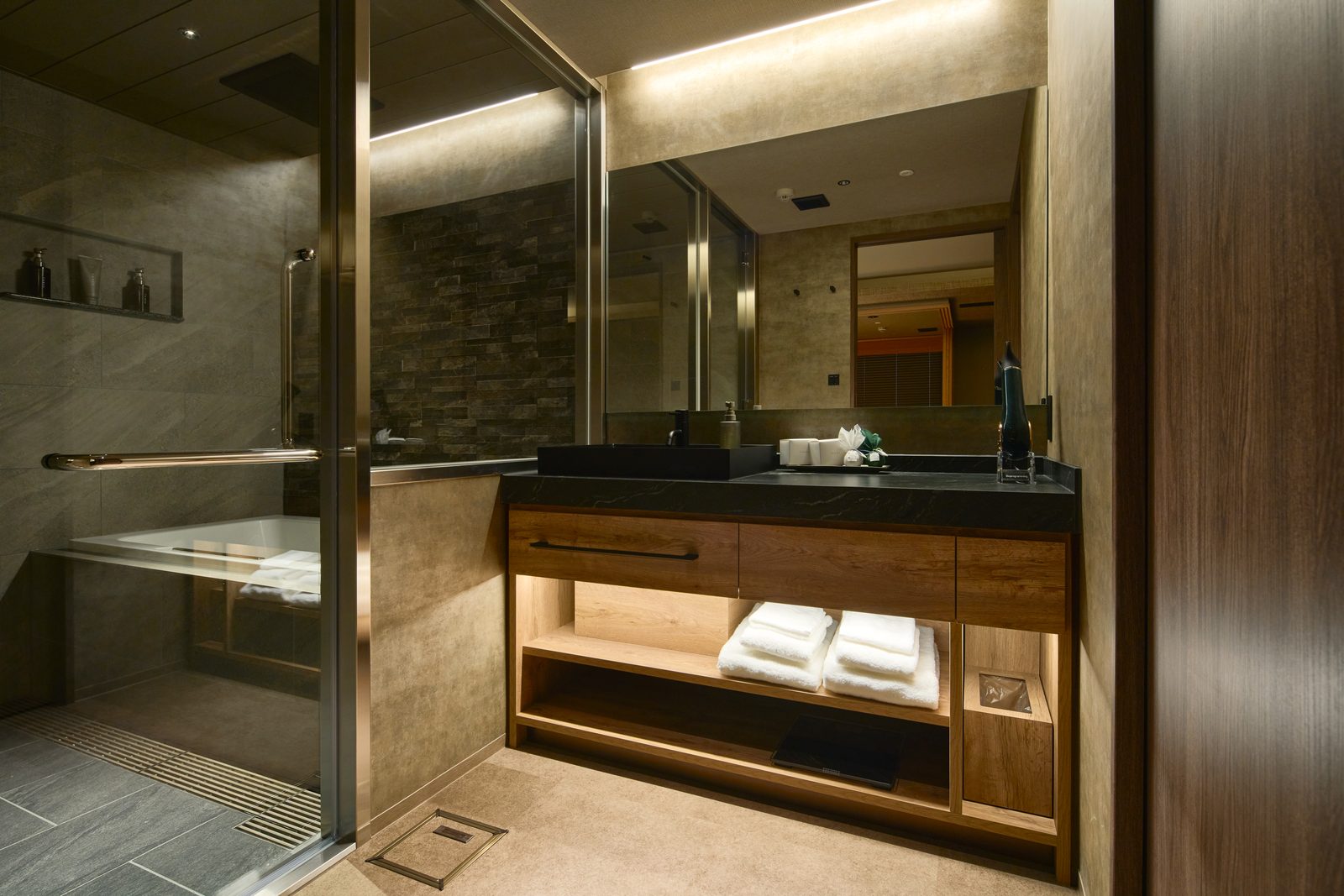 Standard King bath 2