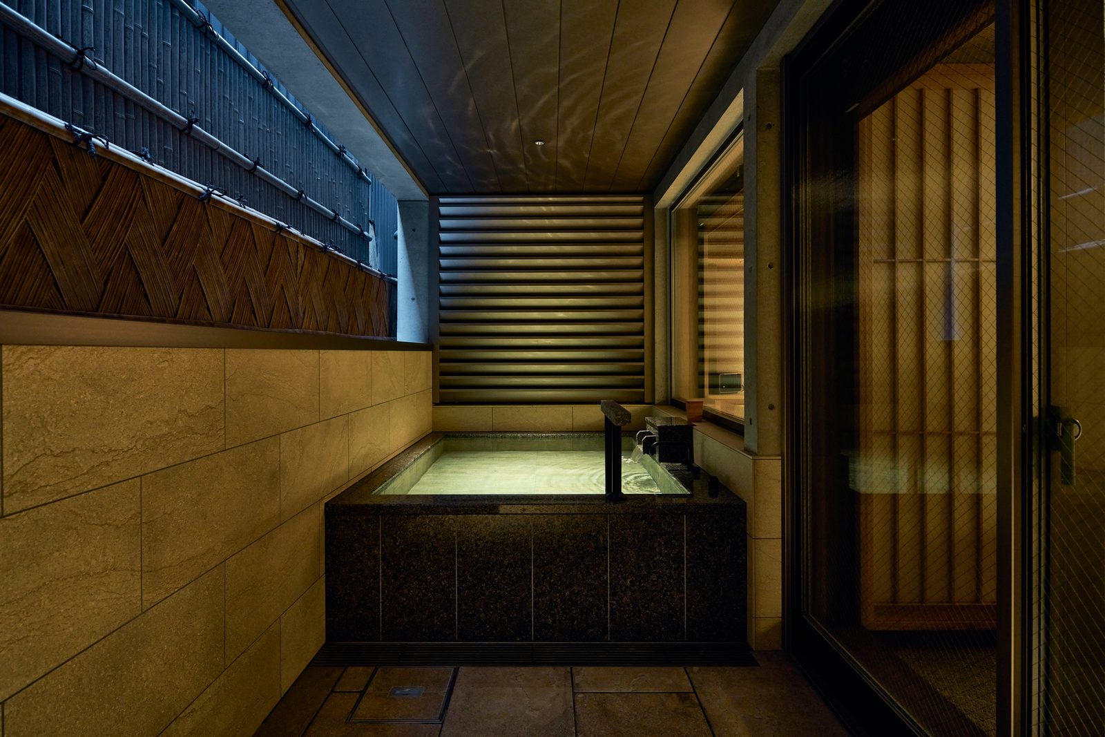 Superior King bath 1