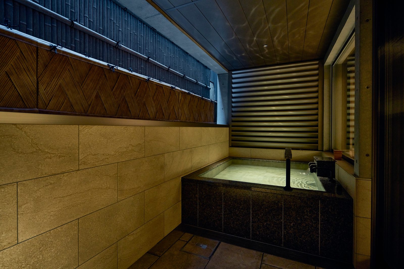 Superior King bath 2